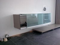 Sideboard freihängend montiert in Winterthur für TV und Hifianlage 2008